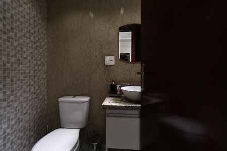 Casa de condomínio à venda com 140m², 3 quartos e 4 vagasLavabo