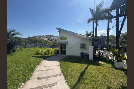 Casa de condomínio à venda com 140m², 3 quartos e 4 vagasMercadinho