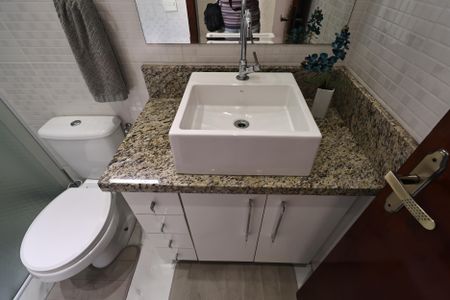 Casa de condomínio à venda com 140m², 3 quartos e 4 vagasBanheiro