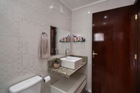 Casa de condomínio à venda com 140m², 3 quartos e 4 vagasBanheiro da suíte