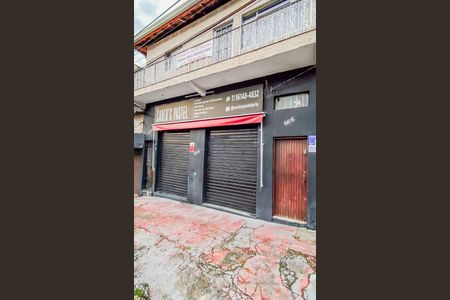 Casa para alugar com 250m², 2 quartos e 2 vagasFachada + Placa