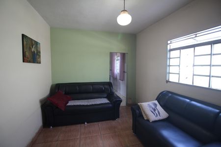 Sala de casa à venda com 3 quartos, 396m² em Jardim Industrial, Contagem