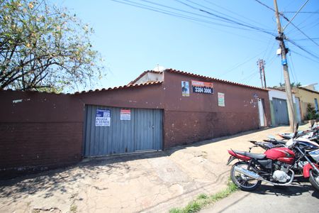 Casa à venda com 396m², 3 quartos e 6 vagasFachada/ Plaquinha Instalada 27/10/2025 DSUH-248