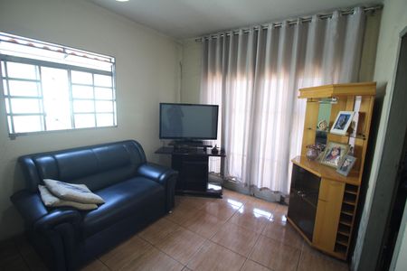 Sala de casa à venda com 3 quartos, 396m² em Jardim Industrial, Contagem