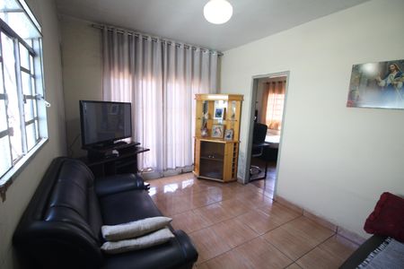 Sala de casa à venda com 3 quartos, 396m² em Jardim Industrial, Contagem