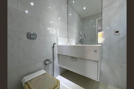 Casa de condomínio à venda com 280m², 4 quartos e 2 vagasSuíte 3 - Banheiro