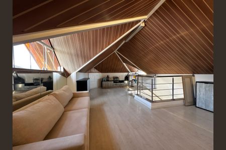 Casa de condomínio à venda com 280m², 4 quartos e 2 vagasSótão