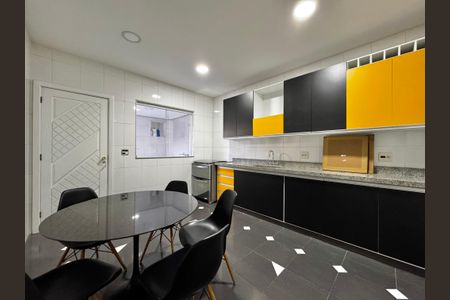 Casa de condomínio à venda com 280m², 4 quartos e 2 vagasCozinha