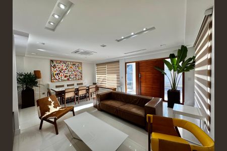 Casa de condomínio à venda com 280m², 4 quartos e 2 vagasSala