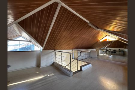 Casa de condomínio à venda com 280m², 4 quartos e 2 vagasSótão