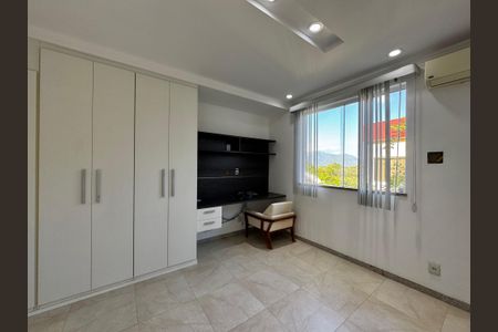 Casa de condomínio à venda com 280m², 4 quartos e 2 vagasSuíte 3