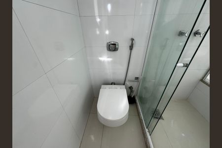 Casa de condomínio à venda com 280m², 4 quartos e 2 vagasSuíte 1 - Banheiro