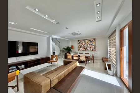 Sala de casa de condomínio à venda com 4 quartos, 280m² em Recreio dos Bandeirantes, Rio de Janeiro