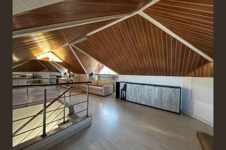 Casa de condomínio à venda com 280m², 4 quartos e 2 vagasSótão