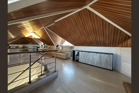 Casa de condomínio à venda com 280m², 4 quartos e 2 vagasSótão