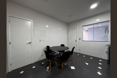 Casa de condomínio à venda com 280m², 4 quartos e 2 vagasCozinha