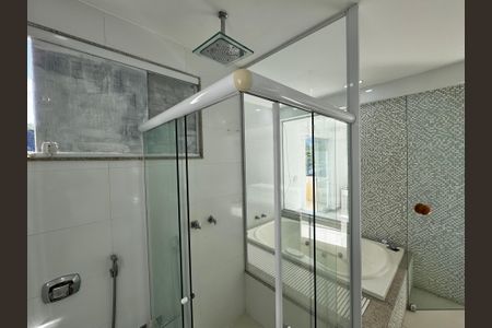 Casa de condomínio à venda com 280m², 4 quartos e 2 vagasSuíte 1 - Banheiro