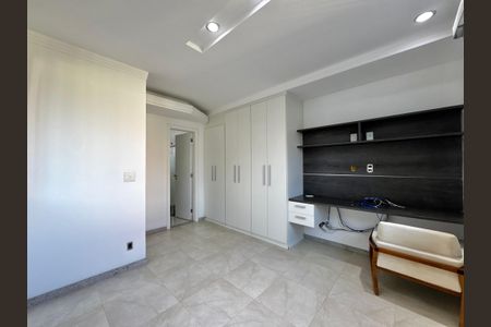 Casa de condomínio à venda com 280m², 4 quartos e 2 vagasSuíte 3