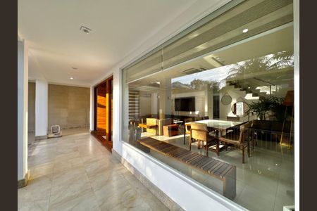 Casa de condomínio à venda com 280m², 4 quartos e 2 vagasÁrea externa