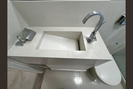 Casa de condomínio à venda com 280m², 4 quartos e 2 vagasSuíte 2 - Banheiro