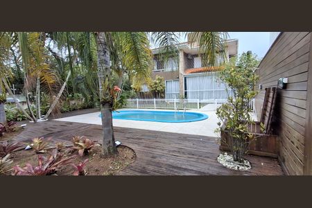 Casa para alugar com 290m², 4 quartos e 4 vagasÁrea comum - Piscina