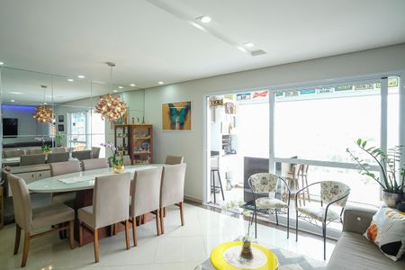 Apartamento à venda com 125m², 3 quartos e 3 vagasSala