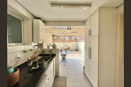 Apartamento para alugar com 170m², 3 quartos e 2 vagas Apartamento para alugar com 170m², 3 quartos e 2 vagasCozinha