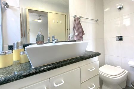 Apartamento à venda com 111m², 3 quartos e 2 vagasBanheiro da Suíte 1