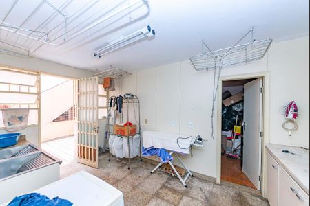 Casa à venda com 622m², 5 quartos e 5 vagas Casa à venda com 622m², 5 quartos e 5 vagasÁrea de Serviço