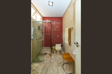 Casa à venda com 622m², 5 quartos e 5 vagas Casa à venda com 622m², 5 quartos e 5 vagasBanheiro da Suíte 2