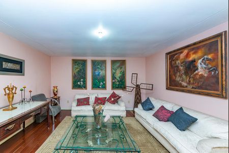 Casa à venda com 622m², 5 quartos e 5 vagas Casa à venda com 622m², 5 quartos e 5 vagasSala 1