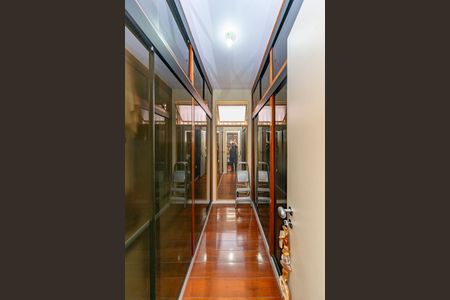 Casa à venda com 622m², 5 quartos e 5 vagas Casa à venda com 622m², 5 quartos e 5 vagasCloset da suíte 1