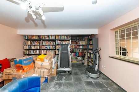 Casa à venda com 622m², 5 quartos e 5 vagas Casa à venda com 622m², 5 quartos e 5 vagasQuarto de Serviço