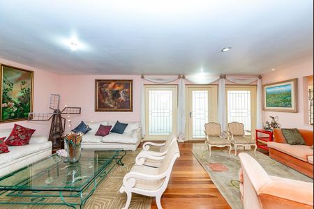 Casa à venda com 622m², 5 quartos e 5 vagas Casa à venda com 622m², 5 quartos e 5 vagasSala 1