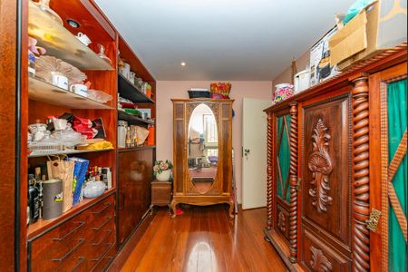 Casa à venda com 622m², 5 quartos e 5 vagas Casa à venda com 622m², 5 quartos e 5 vagasSala 4