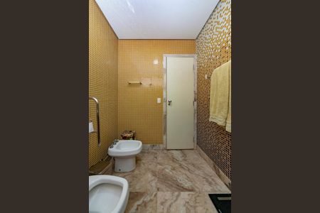 Casa à venda com 622m², 5 quartos e 5 vagas Casa à venda com 622m², 5 quartos e 5 vagasBanheiro da Suíte 1