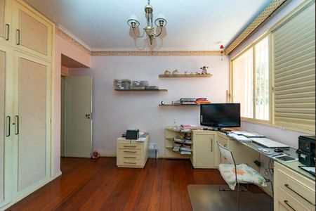 Casa à venda com 622m², 5 quartos e 5 vagas Casa à venda com 622m², 5 quartos e 5 vagasSuíte 2