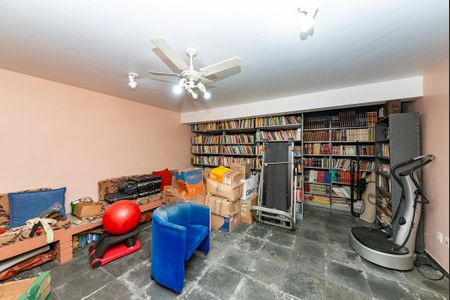 Casa à venda com 622m², 5 quartos e 5 vagas Casa à venda com 622m², 5 quartos e 5 vagasQuarto de Serviço