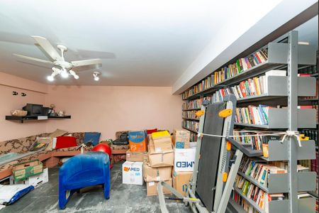 Casa à venda com 622m², 5 quartos e 5 vagas Casa à venda com 622m², 5 quartos e 5 vagasQuarto de Serviço