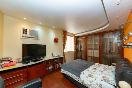 Casa à venda com 622m², 5 quartos e 5 vagas Casa à venda com 622m², 5 quartos e 5 vagasSuíte 1