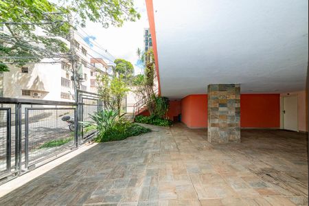 Casa à venda com 622m², 5 quartos e 5 vagas Casa à venda com 622m², 5 quartos e 5 vagasGaragem