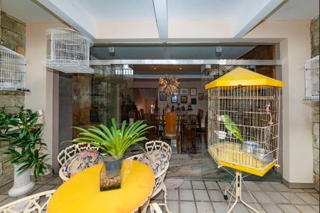 Casa à venda com 622m², 5 quartos e 5 vagas Casa à venda com 622m², 5 quartos e 5 vagasJardim