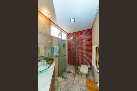 Casa à venda com 622m², 5 quartos e 5 vagas Casa à venda com 622m², 5 quartos e 5 vagasBanheiro da Suíte 2