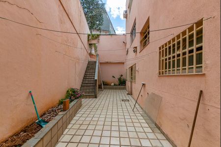 Casa à venda com 622m², 5 quartos e 5 vagas Casa à venda com 622m², 5 quartos e 5 vagasQuintal