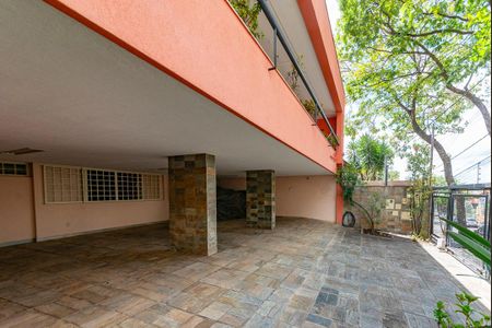 Casa à venda com 622m², 5 quartos e 5 vagas Casa à venda com 622m², 5 quartos e 5 vagasGaragem