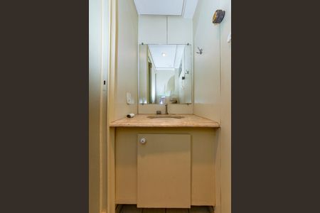 Casa à venda com 622m², 5 quartos e 5 vagas Casa à venda com 622m², 5 quartos e 5 vagasQuarto de Serviço