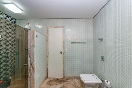 Casa à venda com 622m², 5 quartos e 5 vagas Casa à venda com 622m², 5 quartos e 5 vagasBanheiro Social