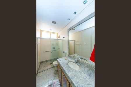 Casa à venda com 622m², 5 quartos e 5 vagas Casa à venda com 622m², 5 quartos e 5 vagasBanheiro da Suíte 3