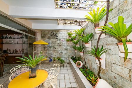 Casa à venda com 622m², 5 quartos e 5 vagas Casa à venda com 622m², 5 quartos e 5 vagasJardim