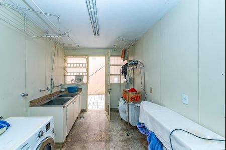 Casa à venda com 622m², 5 quartos e 5 vagas Casa à venda com 622m², 5 quartos e 5 vagasÁrea de Serviço